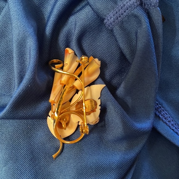 Genuine mother of Pearl brooch - Picture 2 of 6